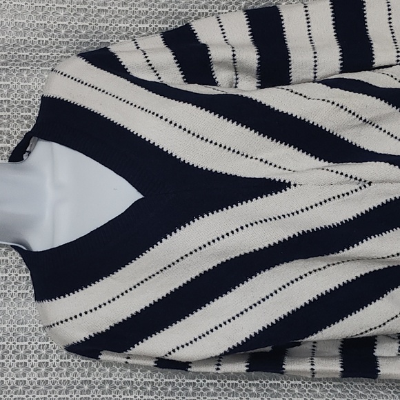 Elegant V-Neck Sweater - Navy and Cream - Picture 3 of 12